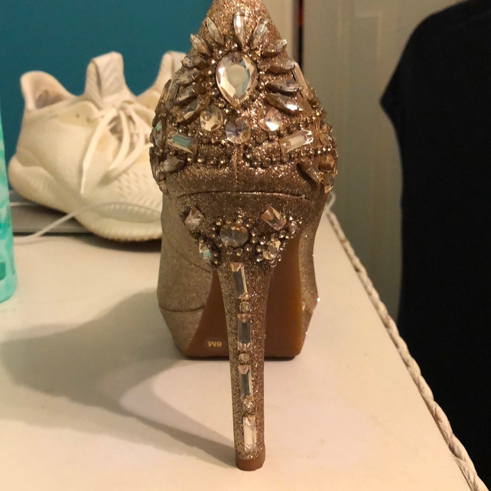 Very nice heels size 8